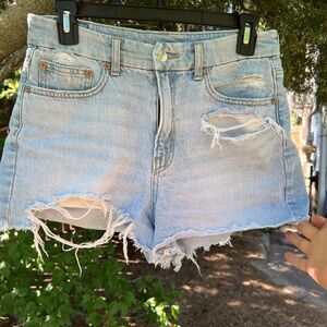 AE American Eagle 90’s Curvy Boyfriend Jean Denim Mom Short 4 Strigid Destroyed